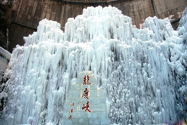 Longqingxia Gorge Ice and Snow Festival 10