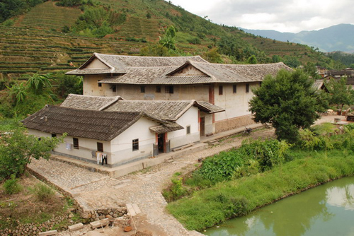 Dongyang Lou,Fujian Earth Buildings