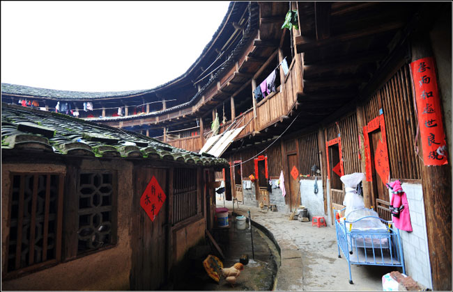 Gongqing Lou, Fujian Earth Buildings