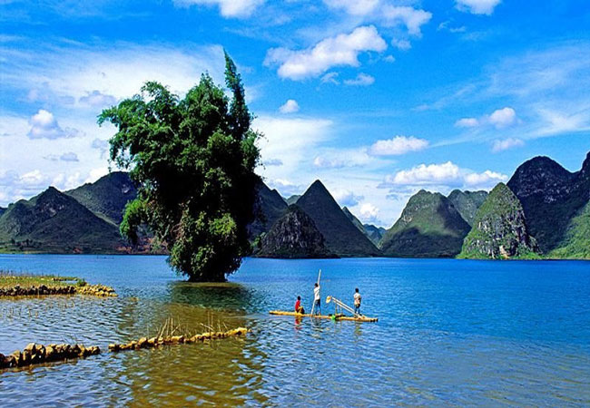 Quyang Lake View