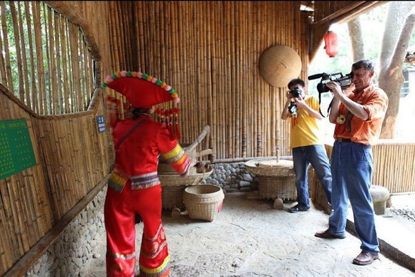 Tour to Yiling Cave