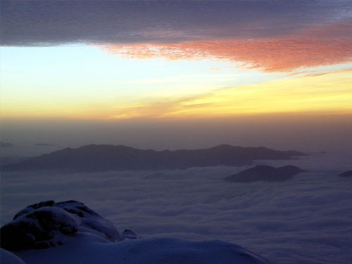 Pour huangshan in winter