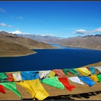 Lake Yamzho Yumco, Tibet Tours