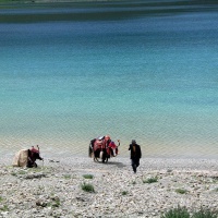 Lake Yamzho Yumco, Tibet Tours